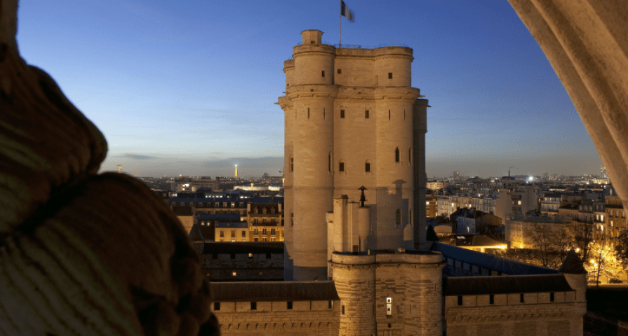 Château de Vincennes, le donjon au crépuscule © Jean-Pierre Delagarde - CMN